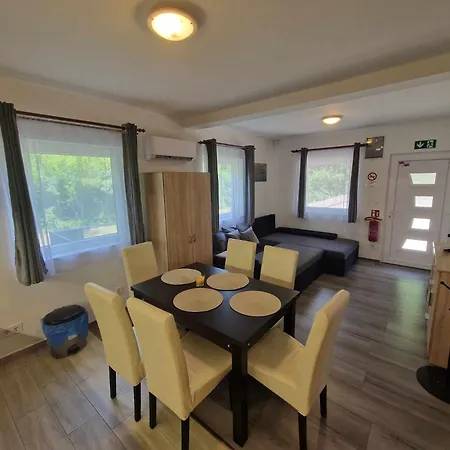 公寓 Sarudi Wellness Sarud