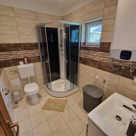 Sarudi Wellness 公寓 *